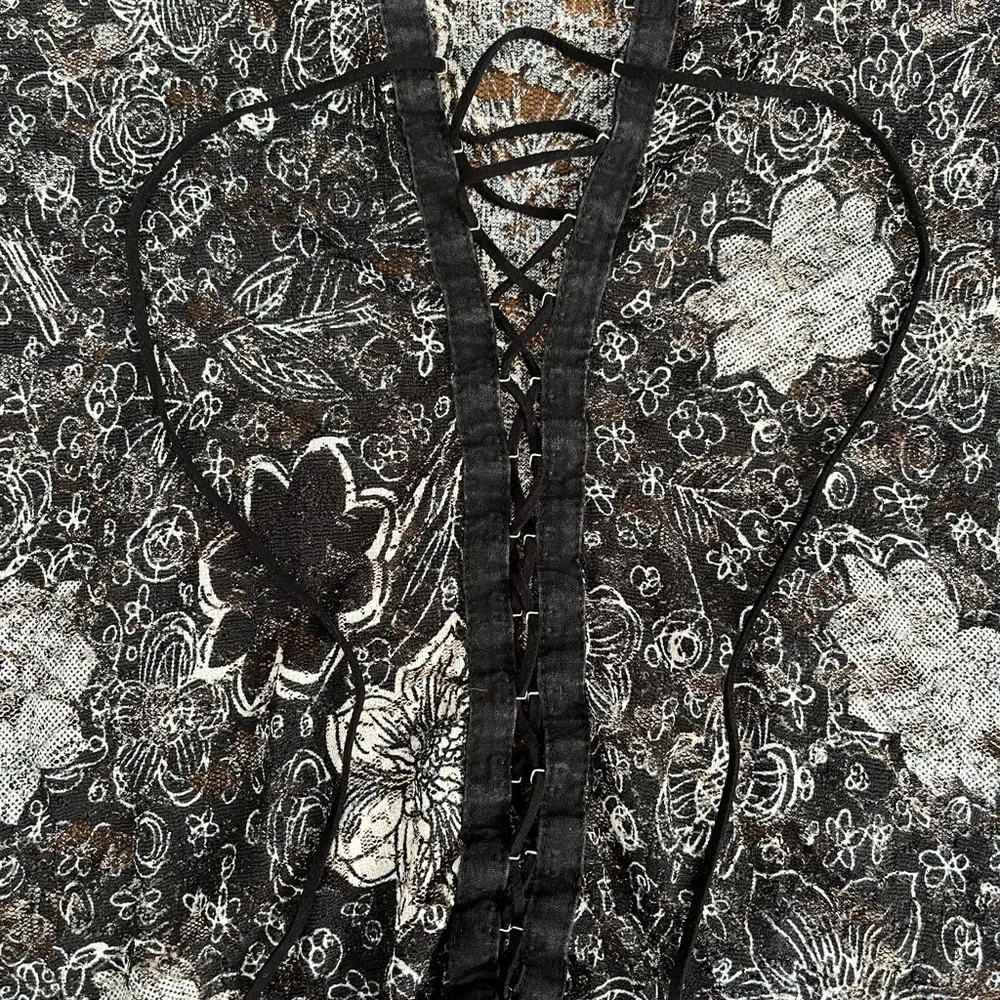 Vintage Charlotte Russe lace up floral lace bell sleeve top - Picture 10 of 14